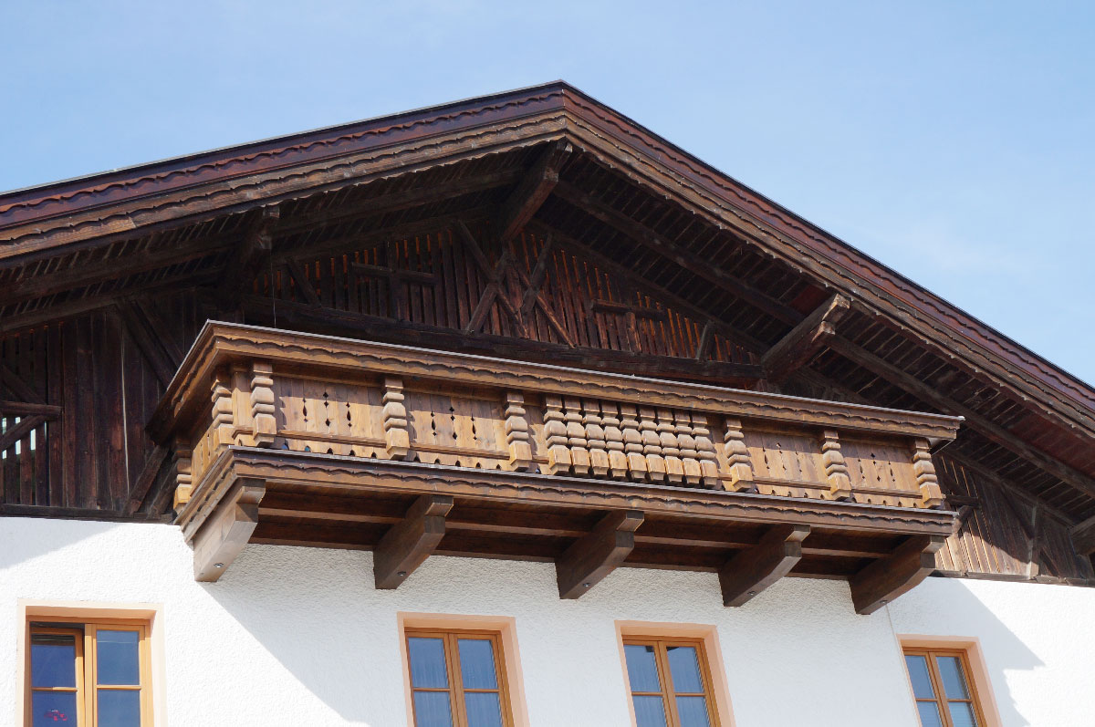 Balkon-rustikal-traditionell-Holzbau-Zimmerei-Norz-1-23.jpg
