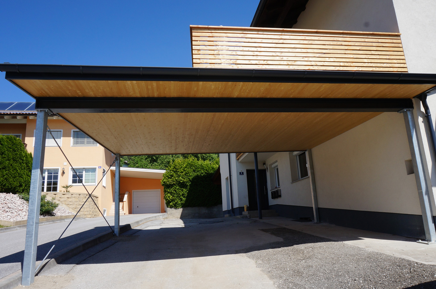 carport-9-2019-mit-integrierter-begehbarer-terrasse-holzbau-zimmerei-norz-thaur-2.jpg