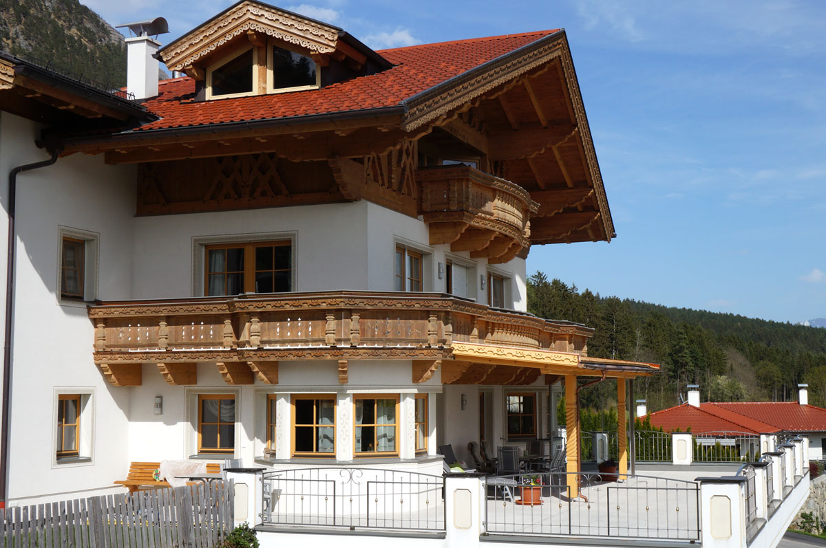 5-2019-Dachstuhl-Balkon-Pergula-Zimmerei-Norz-Thaur.jpg